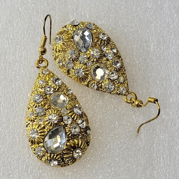 Gold Tone Oval Earrings with embedded Glittering Clear Fashion Crystal Stones - Picture 3 of 13
